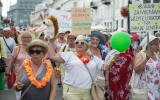 Parada Seniorów 2019: Dojrzali i Wspaniali wychodzą na ulice Warszawy