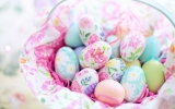 Wielkanocne jaja – czym farbować, jak nie marnować i wykorzystać ich potencjał
