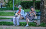 Badanie: praktyki religijne i aktywność społeczna - źródłem zadowolenia z życia seniorów w Polsce
